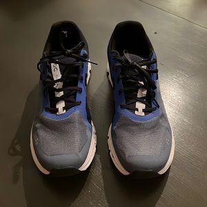 on Clouds- Worn Twice - size 13